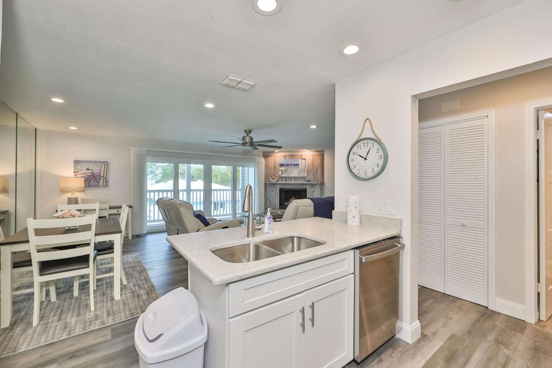 100 Steps To Beautiful Indian Rocks Beach, Oceanside, 2 Bedroom Updated Condo Clearwater Beach Exterior photo